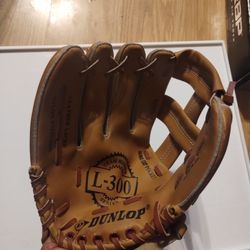 Dunlop L-300 Leather Baseball Glove .Size 10 Inch Youth Right Handed Glove..Great Condition!