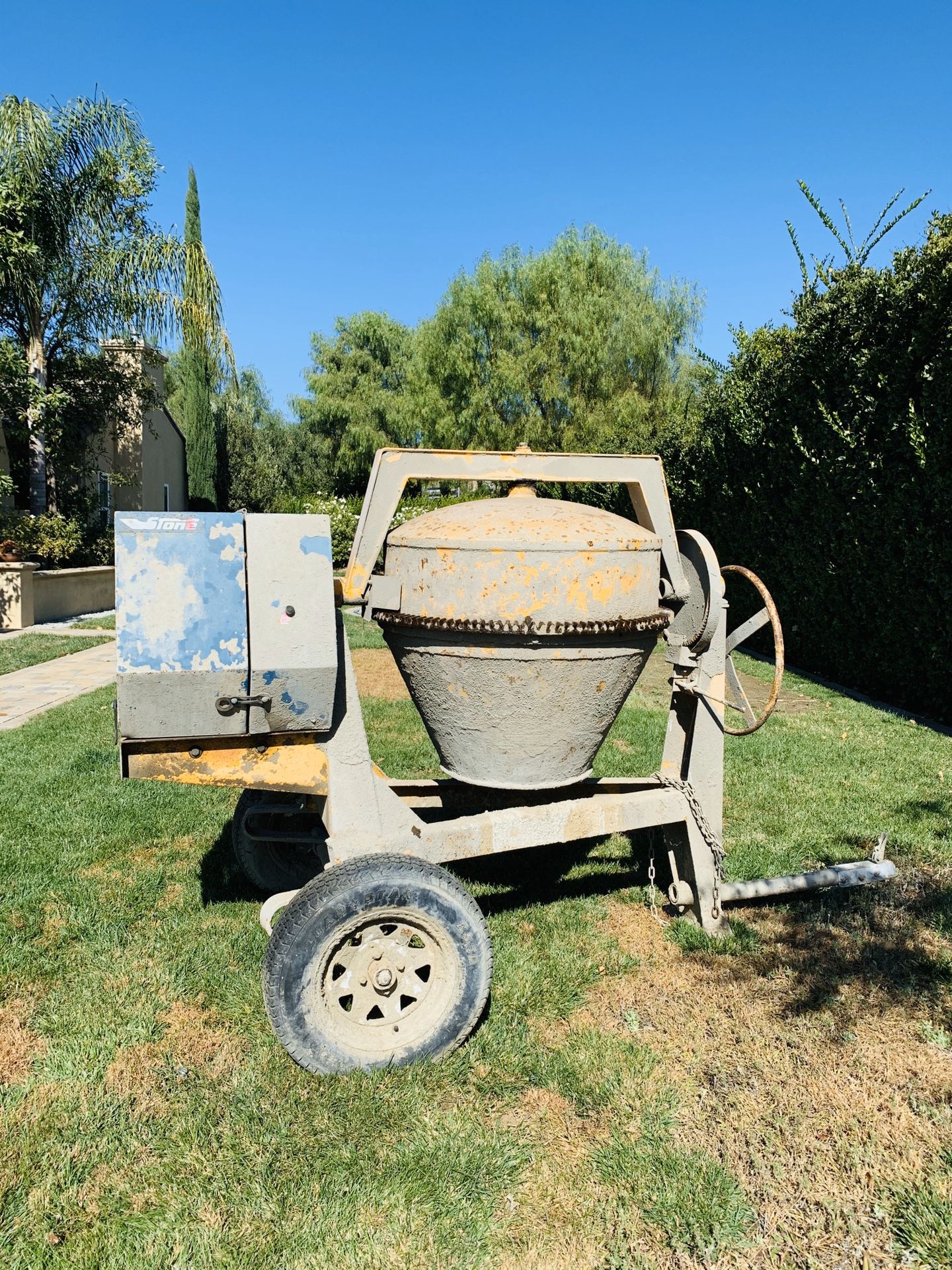 concrete mixer / cement mixer 9 cu. ft. 8hp for Sale in Riverside, CA