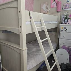 Off-white sturdy wood bunk bed