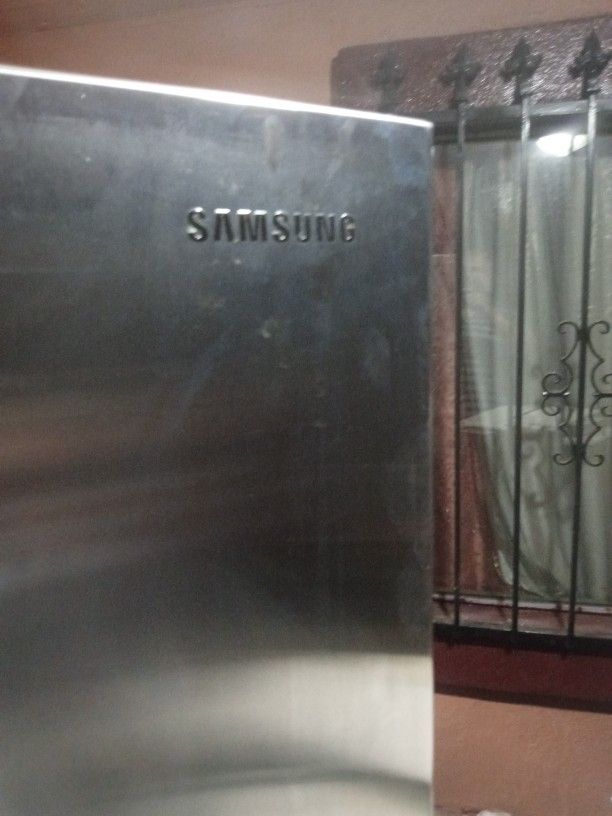 Samsung Refrigerator Stainless Steel $300