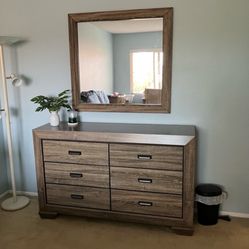 6 drawer dresser + Mirror