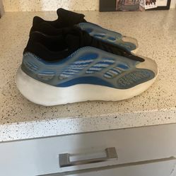yeezy 700