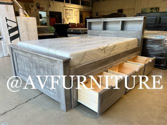 Full Bed w 3 Drawers and Foam Mattress