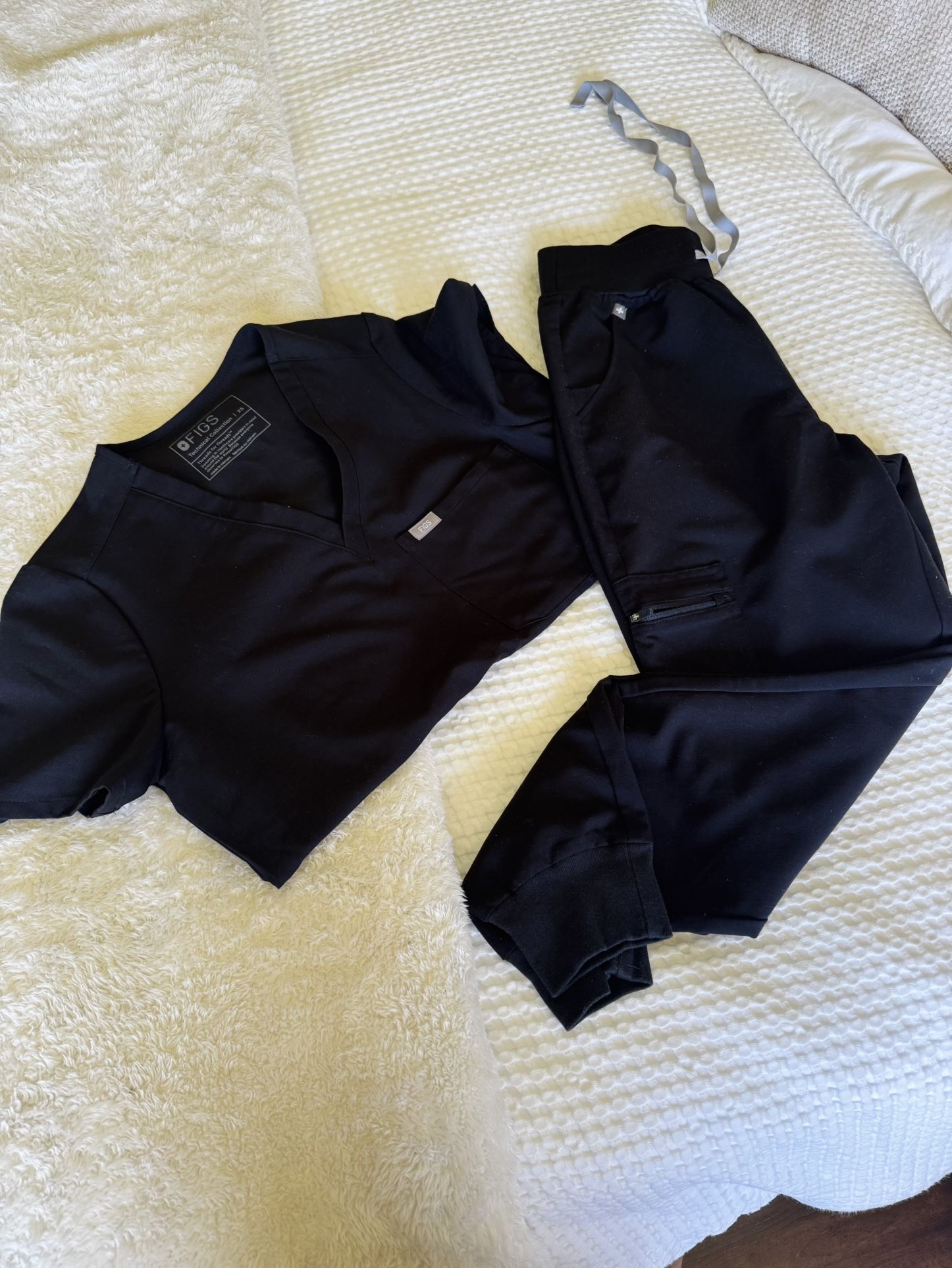 Figs Black Scrub Set