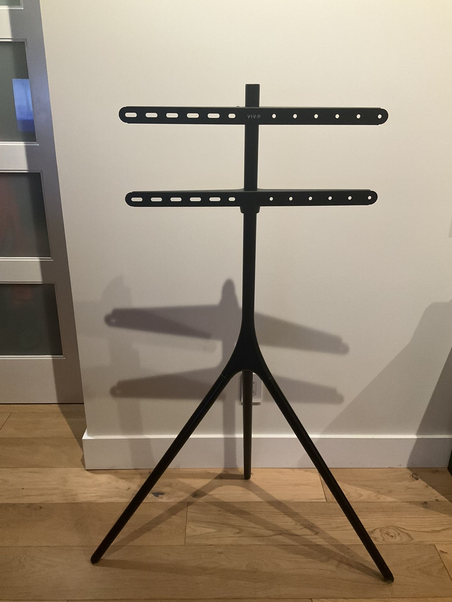 VIVO Artistic Easel 45 to 65 inch LED LCD Screen, TV Stand