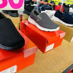 Beautiful Man Tennis Shoes $17