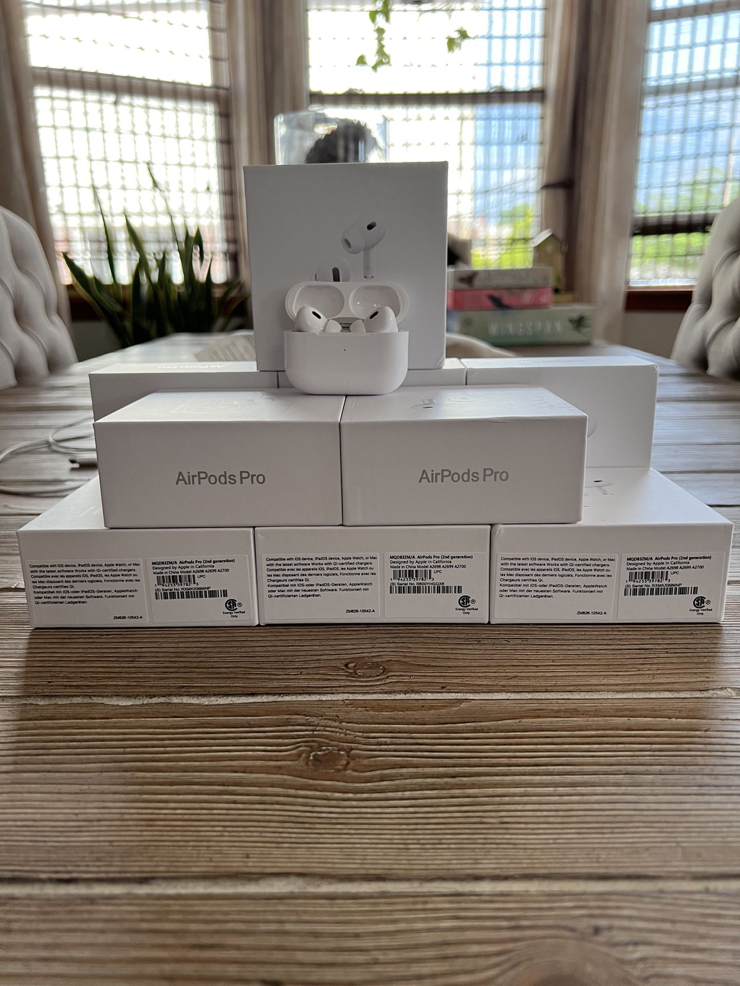 White AirPods Pro Apple Airpod, 2nd Generation