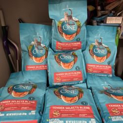 Brand New Purina One (7) Bags (24.5lbs Total) For ($42)(Cash Only)(price Is firm)(Exp 2027)
