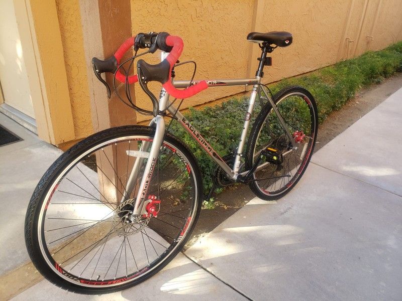 ROAD BIKE 21 SPEEDS TIRE 700C SIZE L LIKE NEW