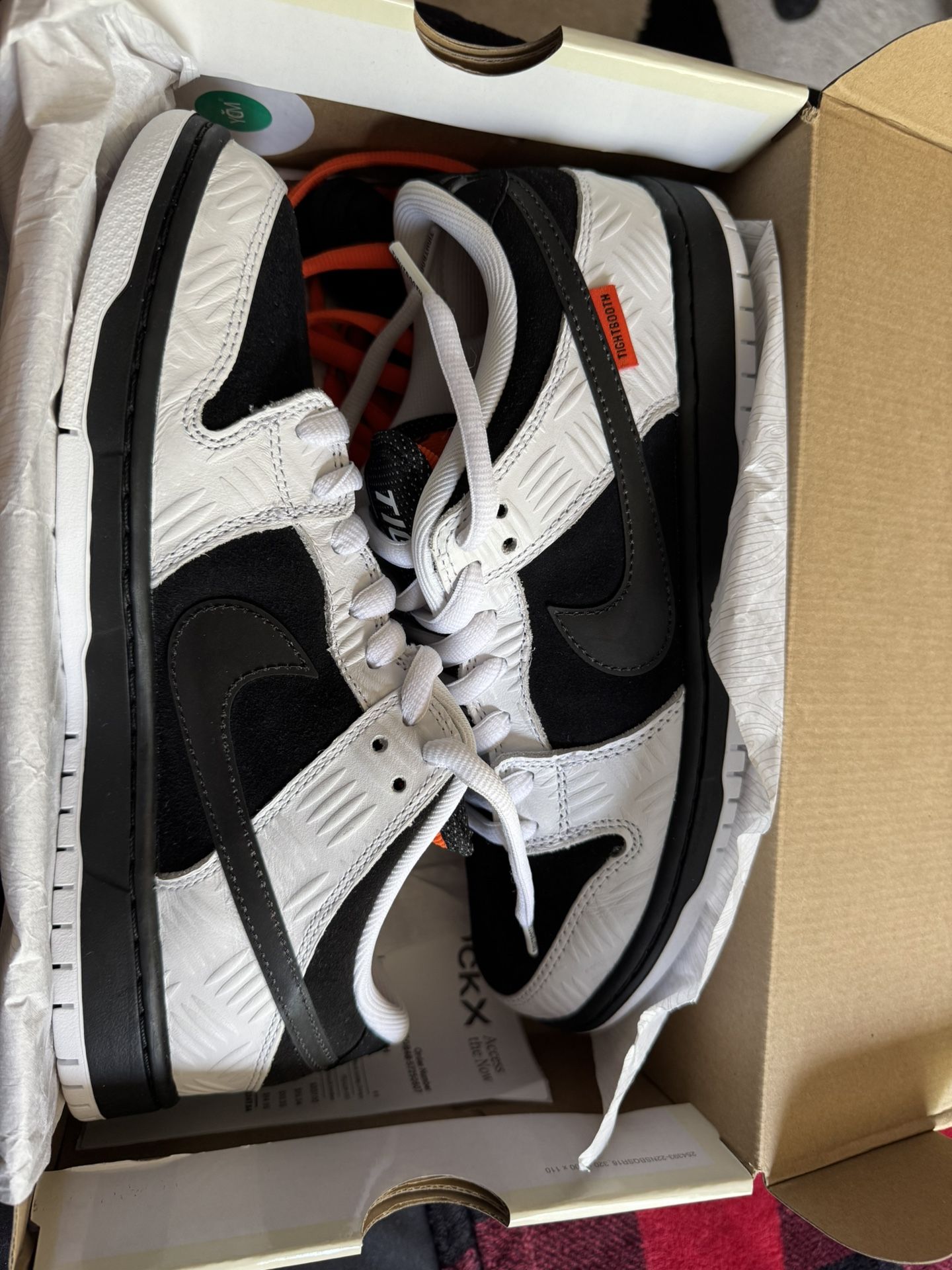 NIKE SB DUNK TIGHTBOOTH