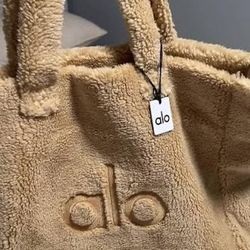 Alo Winter Tote Sherpa Bag