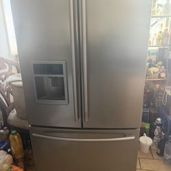 LG Refrigerator Works Great 150$