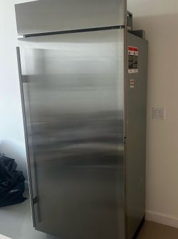 Sub-Zero 36” Panel Ready Refrigerator – Stainless Steel Panel & Handle – Excellent Condition