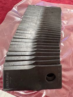John Deere Original Equipment Mower Blade (Set of 30) - FH323282 30 Pack Genuine John Deere Mower CW Knives FH323282 for Rotary Mower C10)