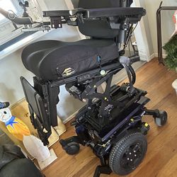 Electric wheelchair Electric wheelchair