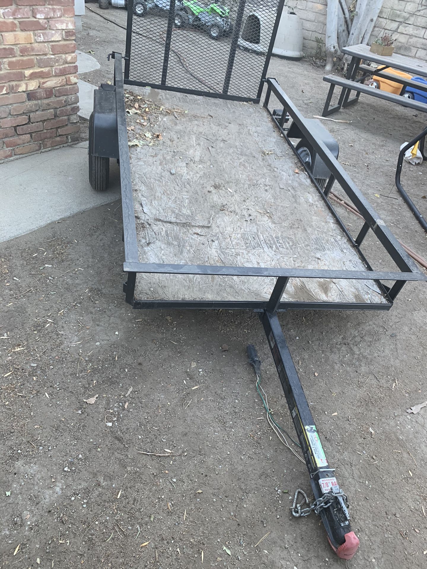 Single axel utility trailer. Like new. 4.5x 8