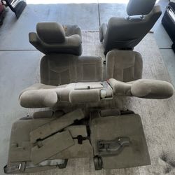 99-06 Captain Bucket Seats 2nd And Third Row 
