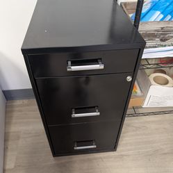 Office filing cabinet - 3 drawers with lock