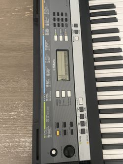 Electric Yamaha Keyboard