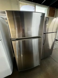 LG 33”WIDE TOP FREEZER REFRIGERATOR APARTMENT SIZE