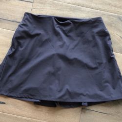Nike DRI fit Skort Woman's Medium Has Pockets With Pleated Back Lace