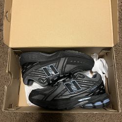 New Balance Size 4.5 Women 