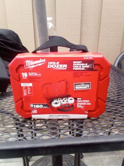 Milwaukee saw. ( Hole dozer)