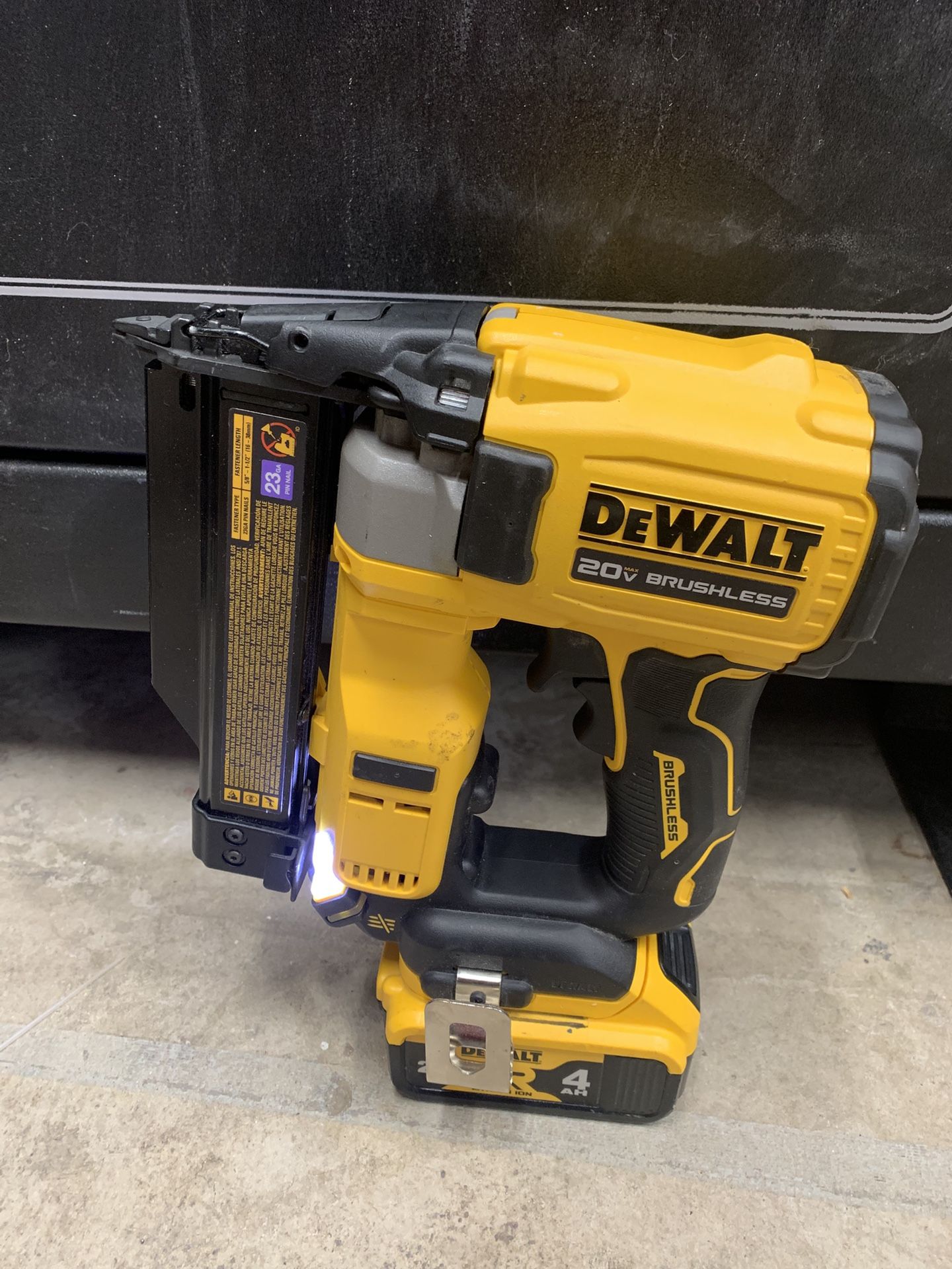 DEWALT ATOMIC 20V MAX Lithium Ion Cordless 23 Gauge Pin Nailer