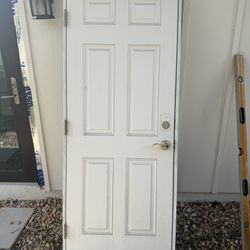 Door in good condition, vinyl frame 32x80:1/2