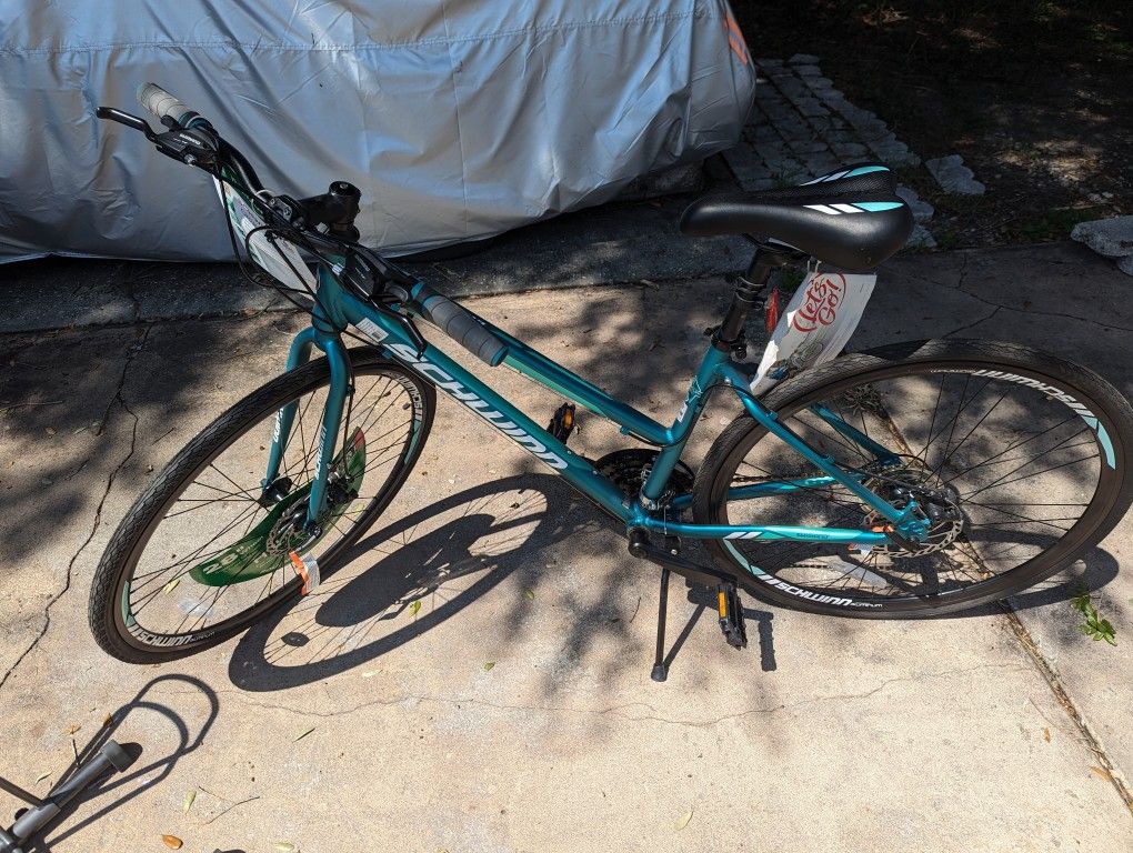 Schwinn Circuit 28" Hybrid Bike - Women's