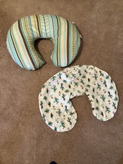 Boppy Pillow w/extra Cover 