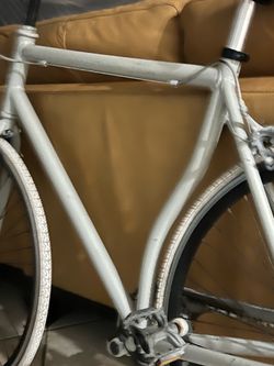 White ghost Rider, vintage bike, single speed, aluminum super light let’s not forget it. A ghost rider made your respect.
