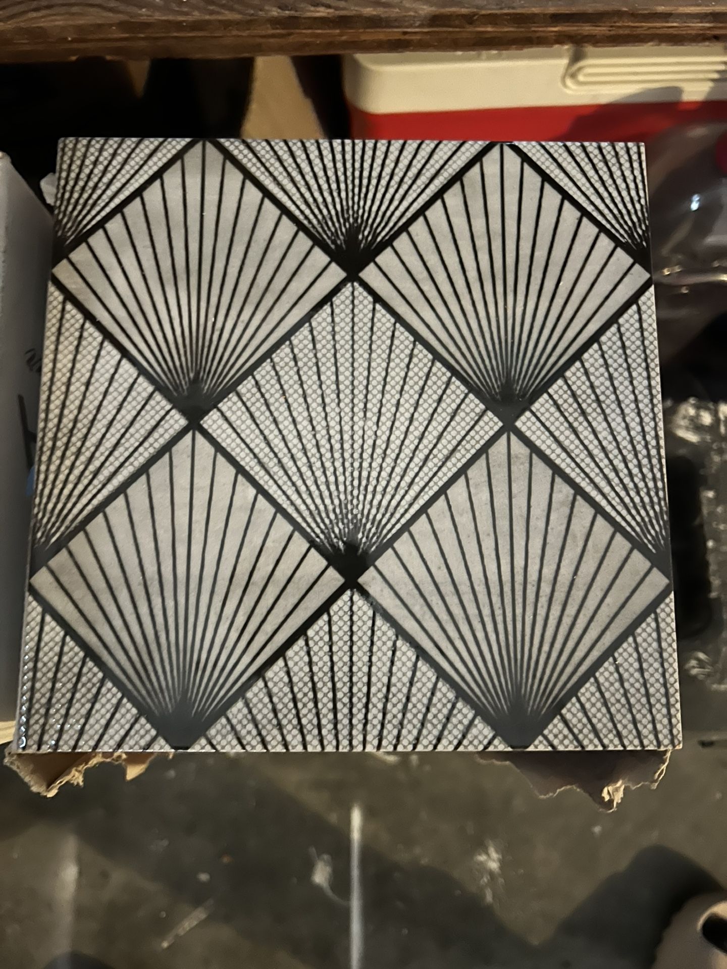 Moda Del Mar Tile 11 Boxes With 25 pieces per box (7.87 x 7.87) (20cm X 20cm)