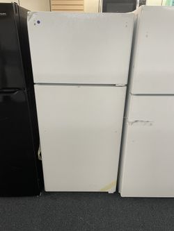 GE 28” 16 Cu Ft Top Freezer Refrigerator 