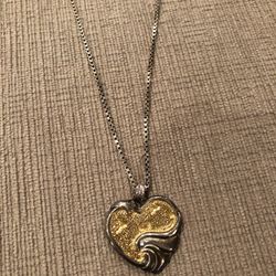 Attractive Necklace with Matching Earrings 