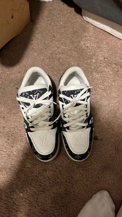 Lv Trainer Black and White