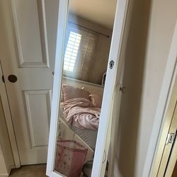 Jewelry stand with mirror