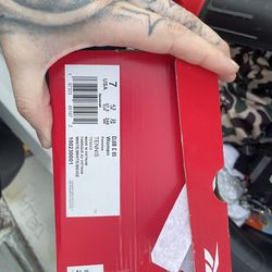 Reebok Classic size 7