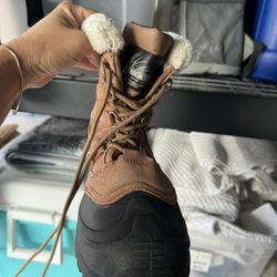 Kids Snow Boots – Size 7 – $10