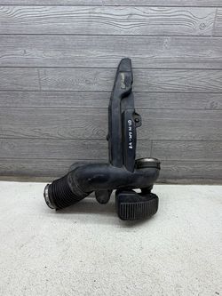2007-2013 Chevy Silverado 1500 v8 Air Cleaner Outlet Duct Tube Assembly OEM