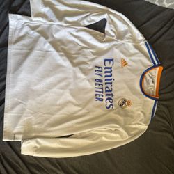 Real Madrid 21/22 Home Kit Vini Jr