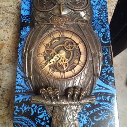 Steampunk Owl Clock
