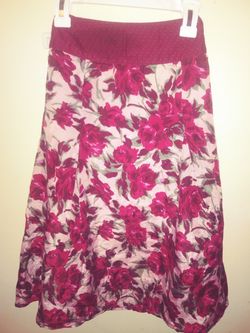 Beautiful Red Roses Print Skirt Size (XS)