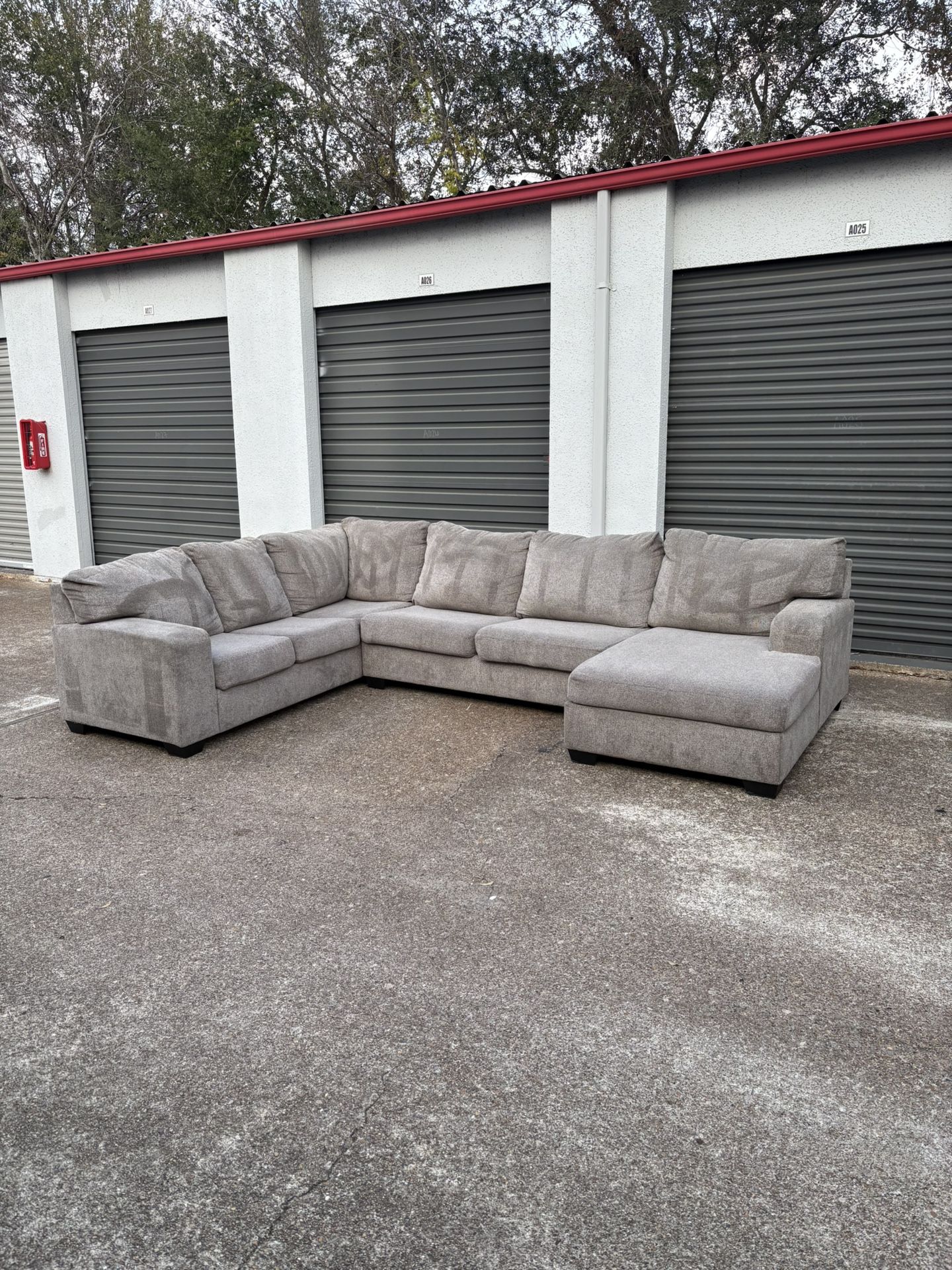 Oversized Ashley Sectional Couch – Modern Gray – FREE Delivery