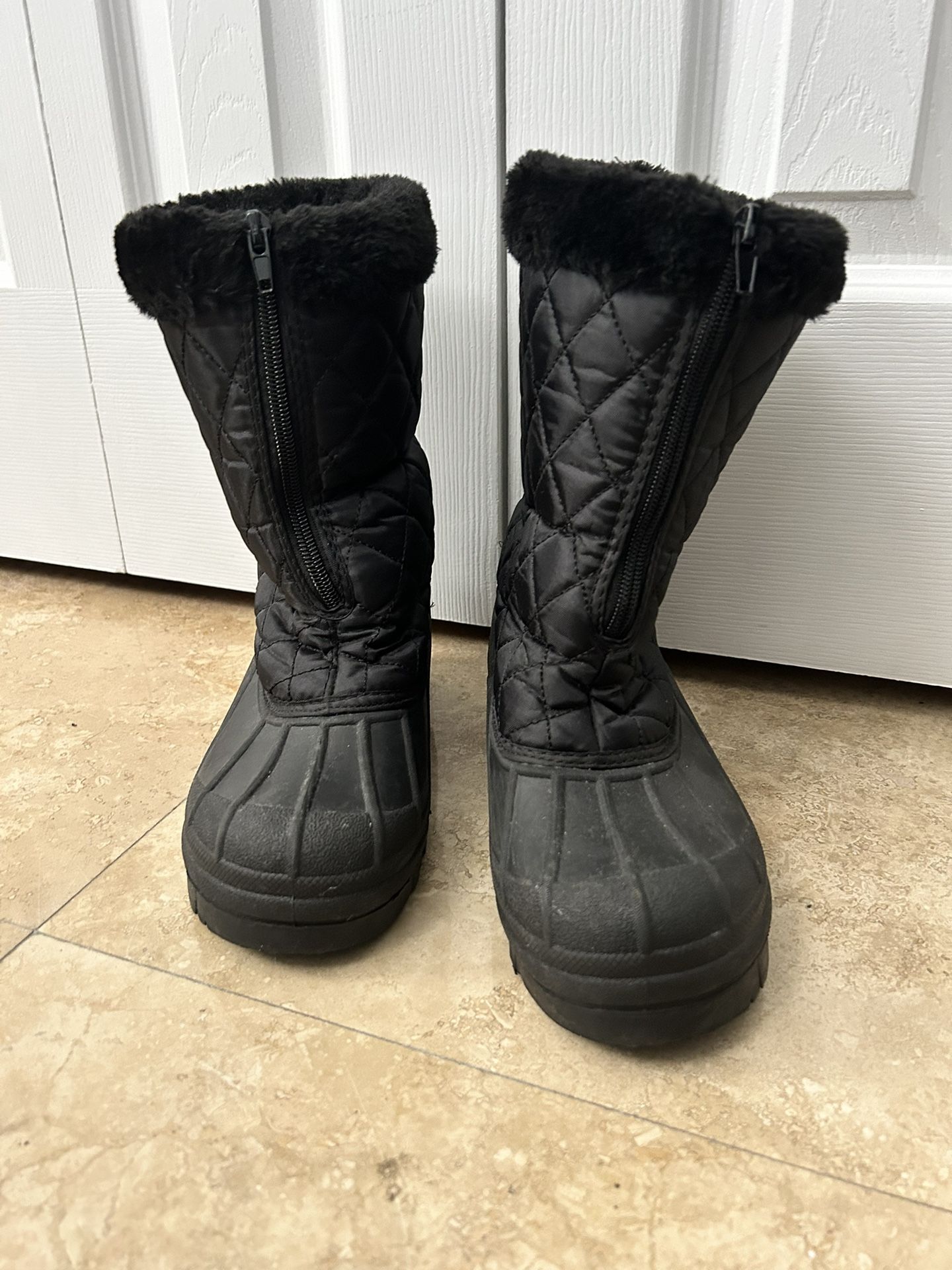 Women’s Black Snow Boots