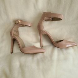 BRAND NEW DREAM PAIRS SIZE 5.5