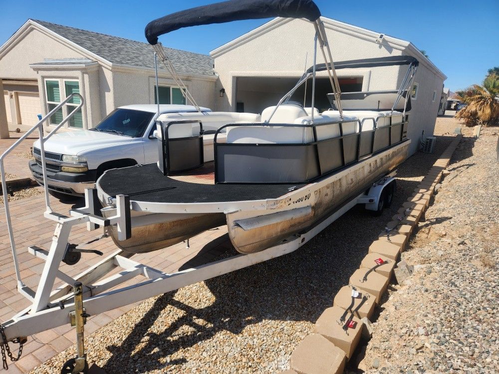 2002 Playcraft 2600 Tritoon Pontoon