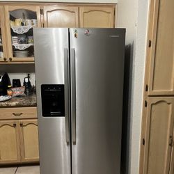 2 DOOR AMANA FRIDGE GREAT CONDITION 1 YEAR USED 