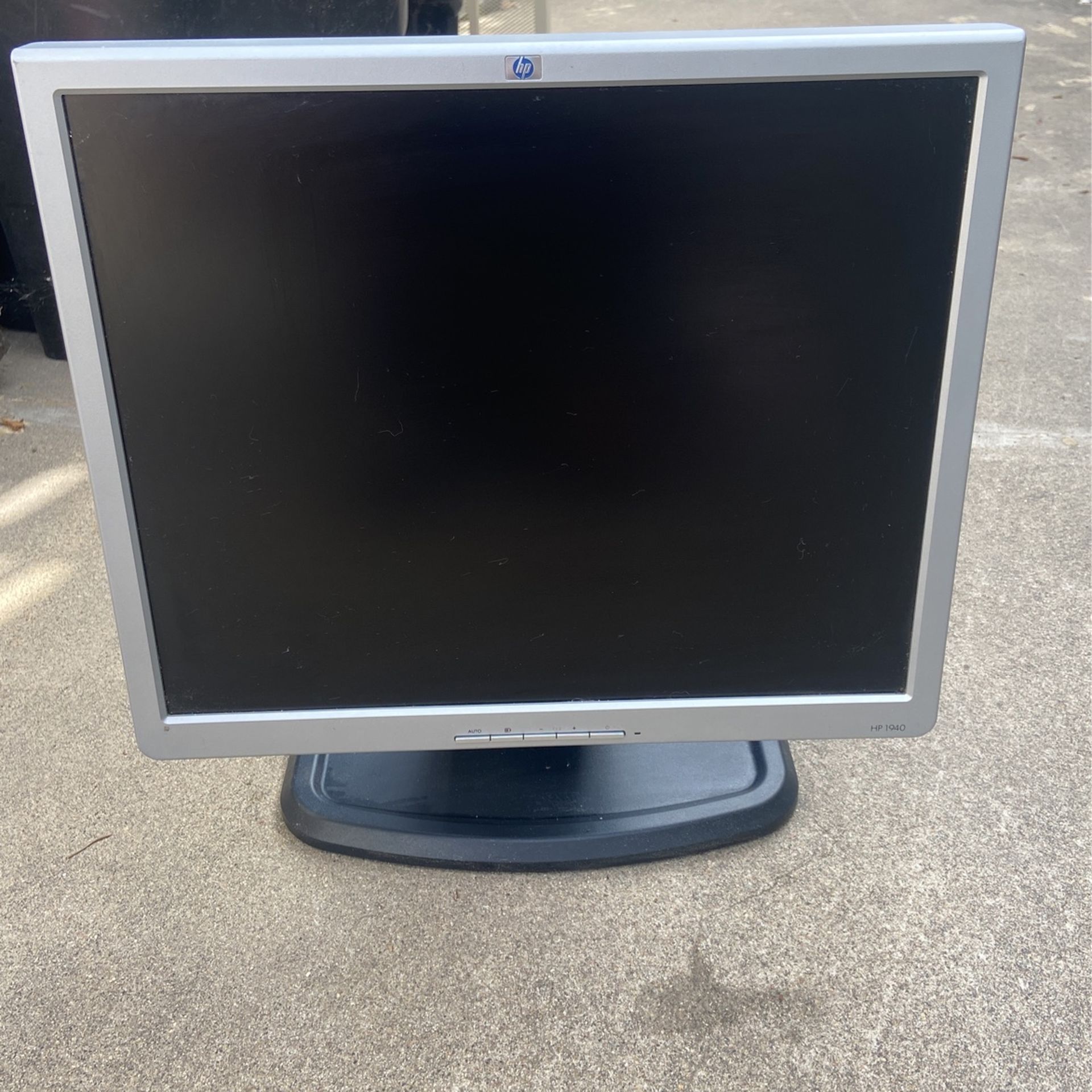 19” HP 1940 LCD Monitor