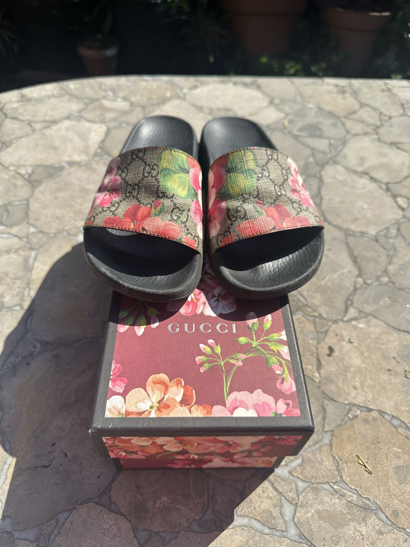 Gucci Women's GG Bloom Supreme Floral Slide Sandals Size 37 EU, 7 US